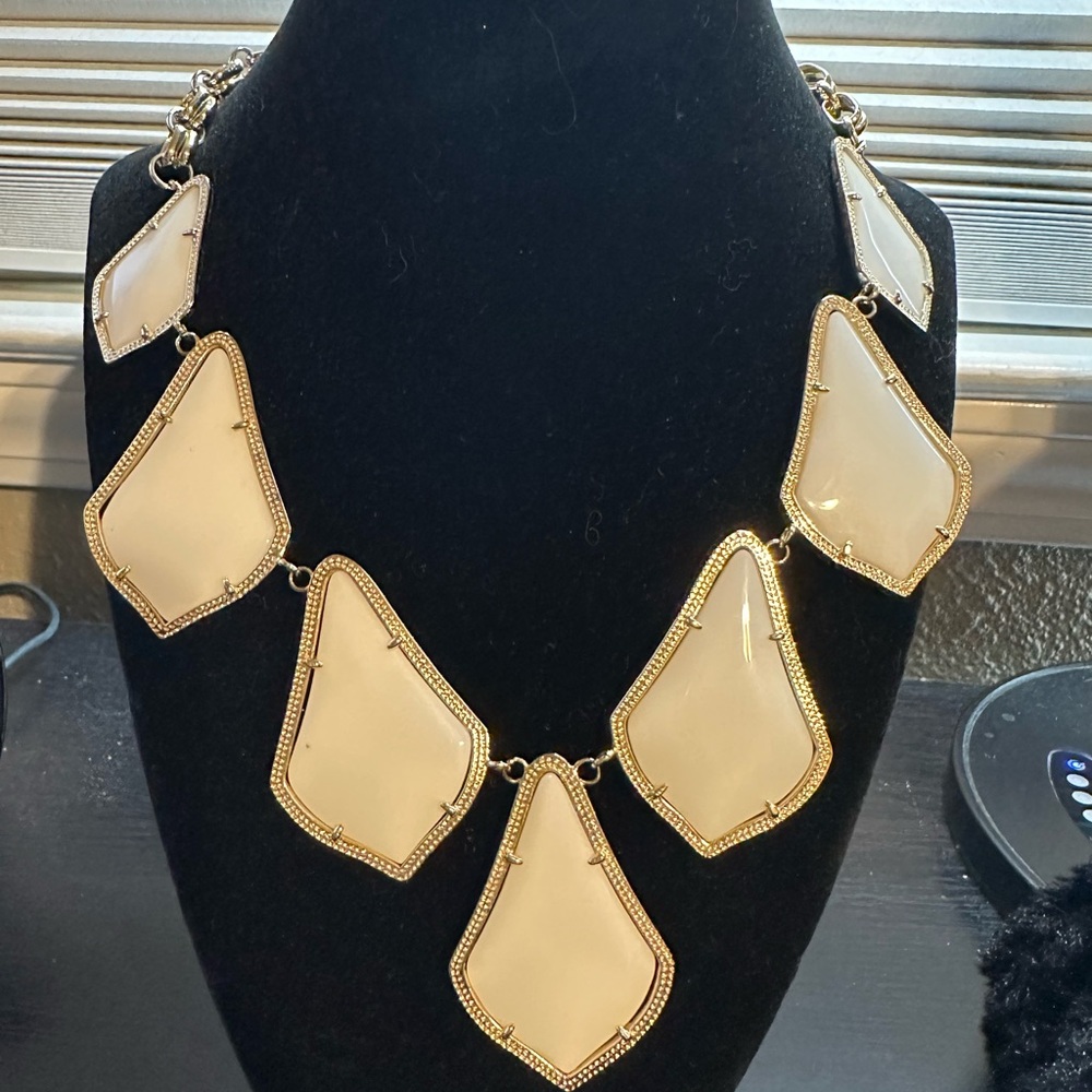 VGUC Vintage Kendra Scott Kensey Statement Necklace - White/Gold - Picture 4 of 4